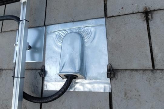 Kabelauslass für Eternit und Schindeldächer