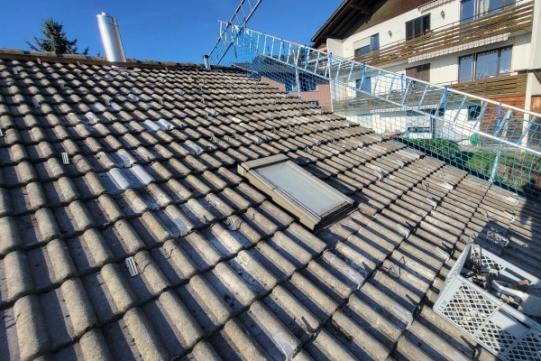 Dach mit Seitenkonstruktion