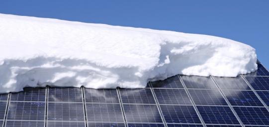 Wie berechne ich die Schneelast von Photovoltaik-Anlagen? Eine Übersicht & Hilfsmittel.